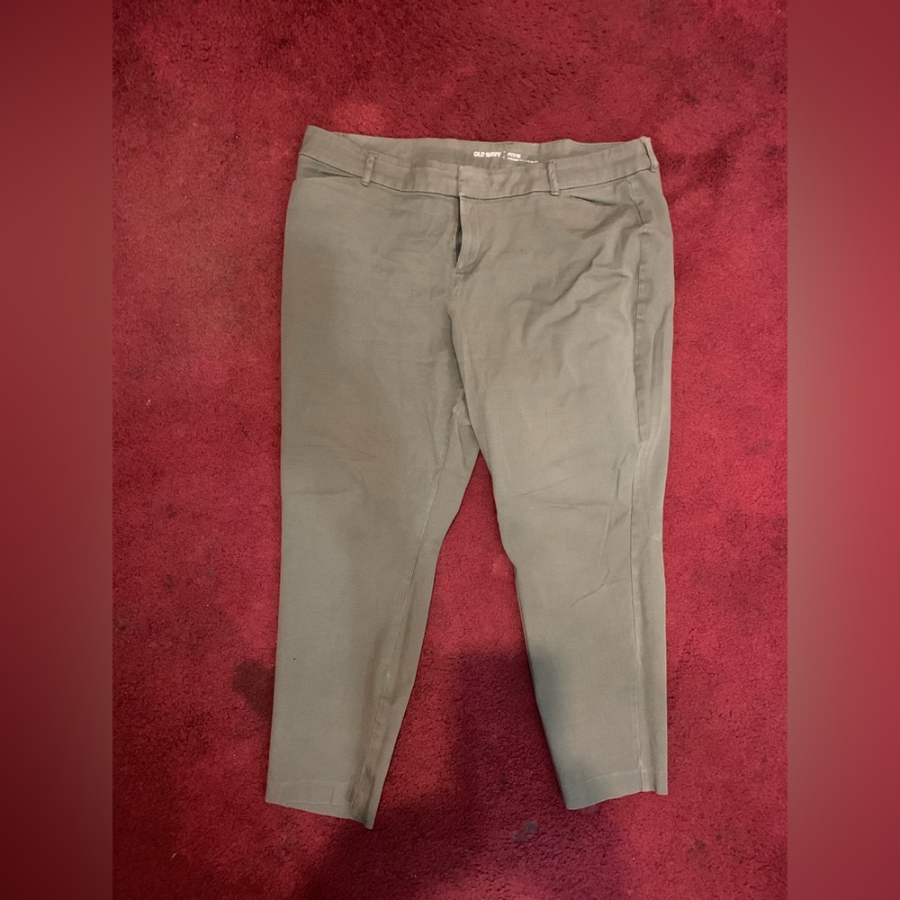 Women’s pixie slacks from old navy. Strait leg. Size 18. Green.